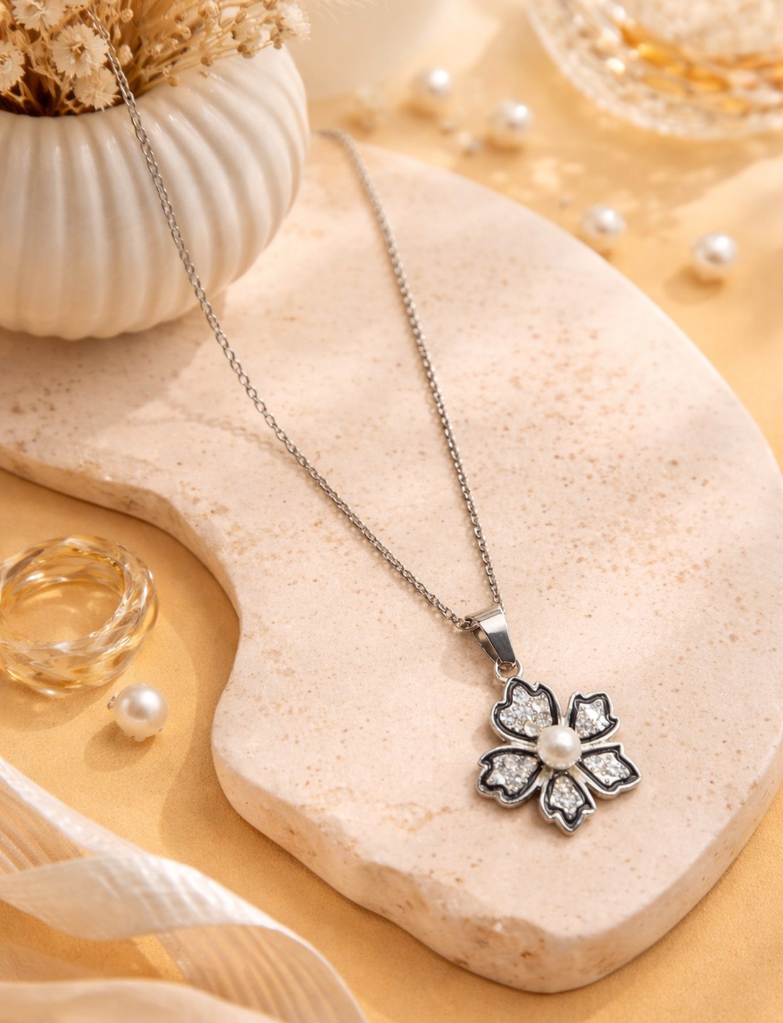 FLOWER PENDANT ELEGANT PEARL