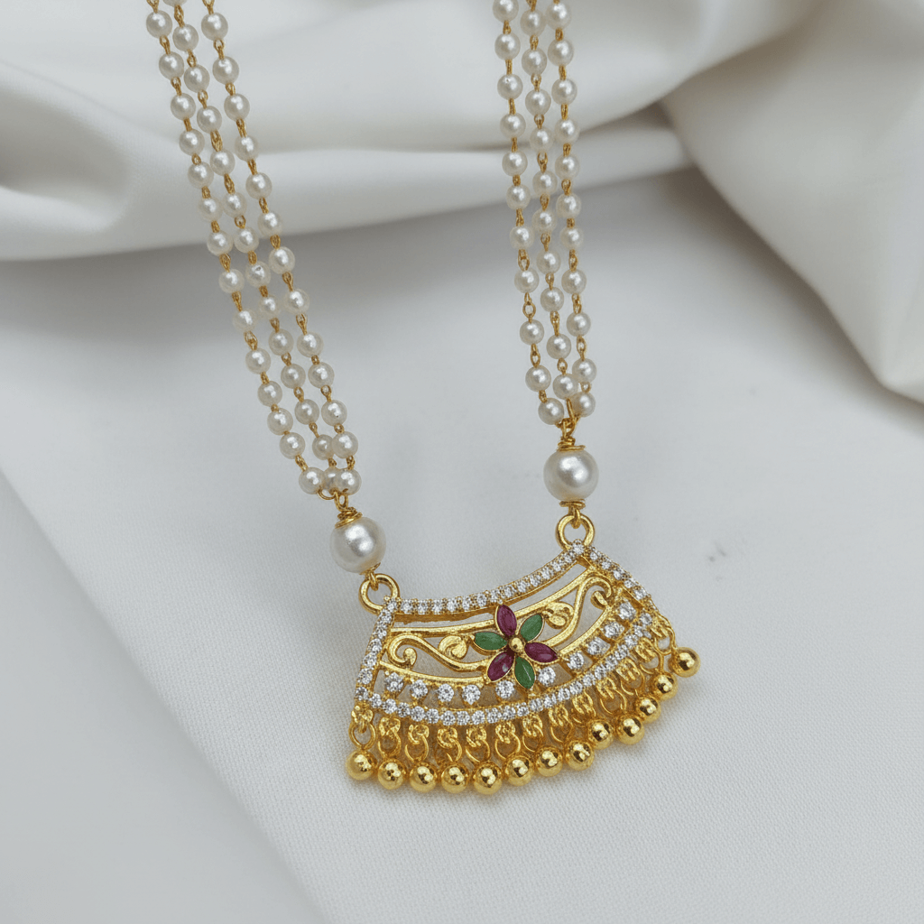 Golden-Plated Fan-Shaped Pendant Pearl Necklace
