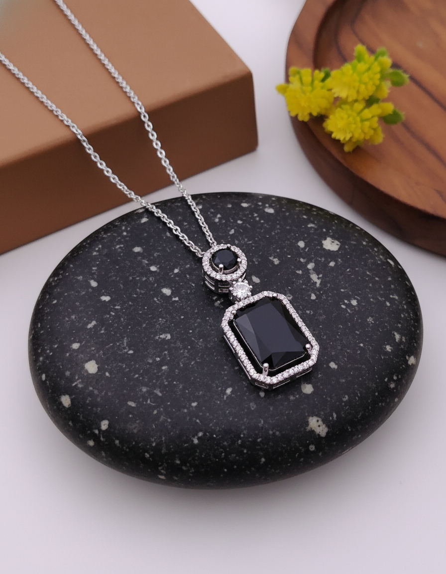 Winny Stone Pendant - Black