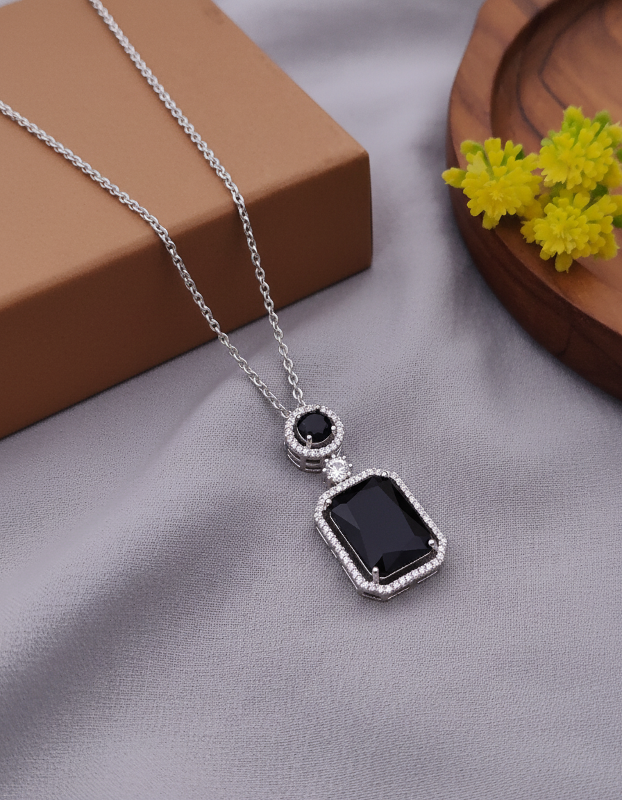 Winny Stone Pendant - Black